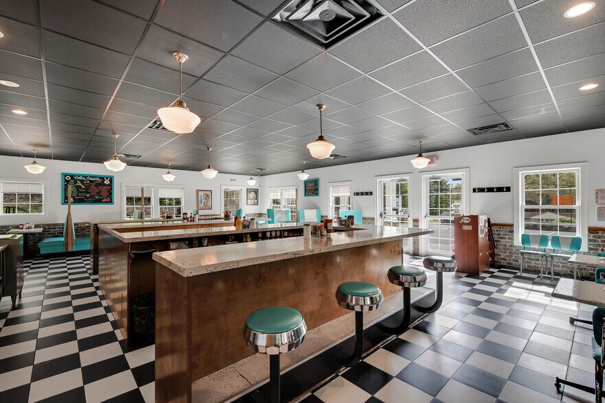 More Photos Of 787 Main St S, Woodbury Storefront Retail Office For Sale