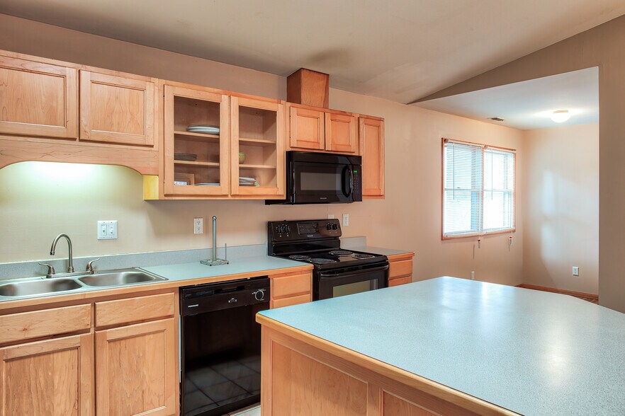 More Photos Of 1533 Arbors Ln, Bloomington Apartments For Sale