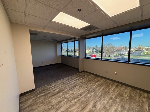 More Photos Of 610 E Walnut St, Evansville Office For Sale