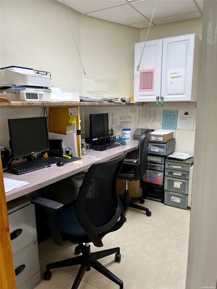 More Photos Of 11614 Myrtle Ave, Richmond Hill Medical For Sale