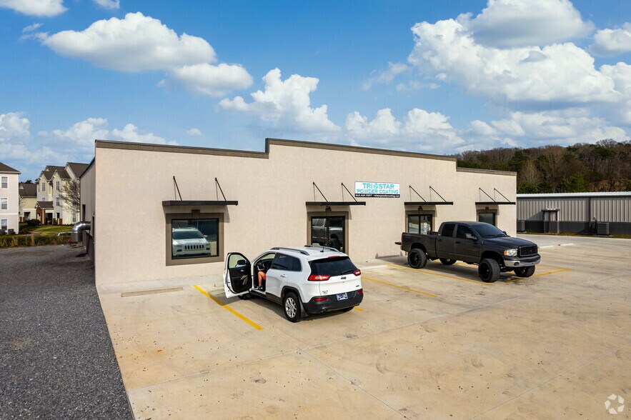 More Photos Of 714 William Blount Dr, Maryville Showroom For Lease