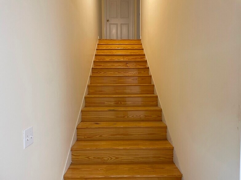 More Photos Of 300 Delano Dr, Manchester Warehouse For Sale