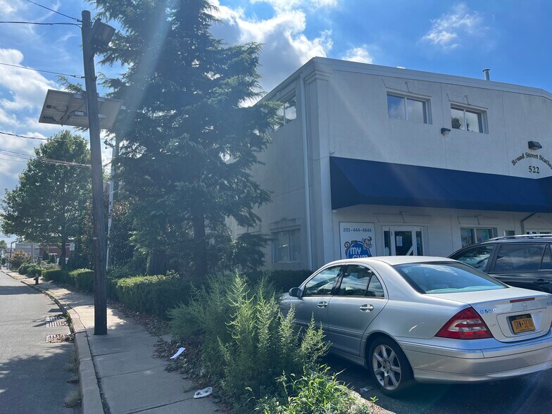More Photos Of 522-530 S Broad St, Glen Rock Light Distribution For Lease