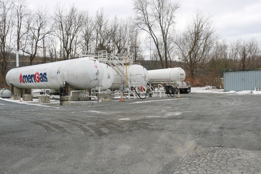 More Photos Of 359 Lincoln Ave, East Stroudsburg Manufacturing For Sale