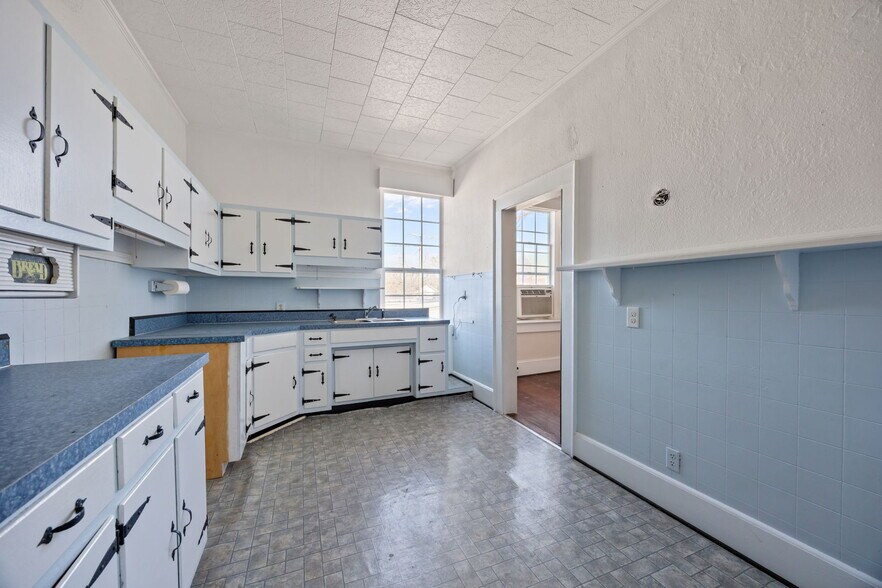 More Photos Of 101 Broad St, Columbia Flex For Sale