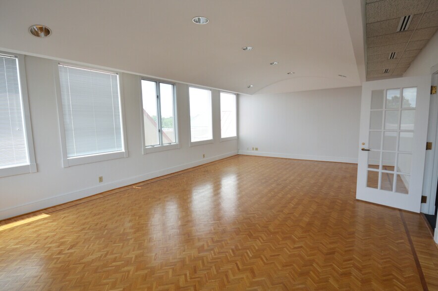 More Photos Of 119 Brookstown Ave, Winston-Salem Office For Lease