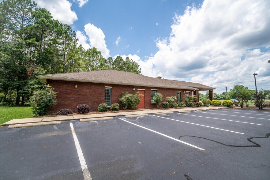 More Photos Of 1200 Henley Ln, Baker Medical For Lease