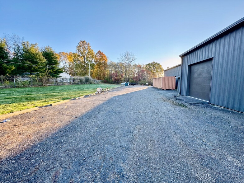 More Photos Of 3822 Victory Ave, Louisville Warehouse For Lease