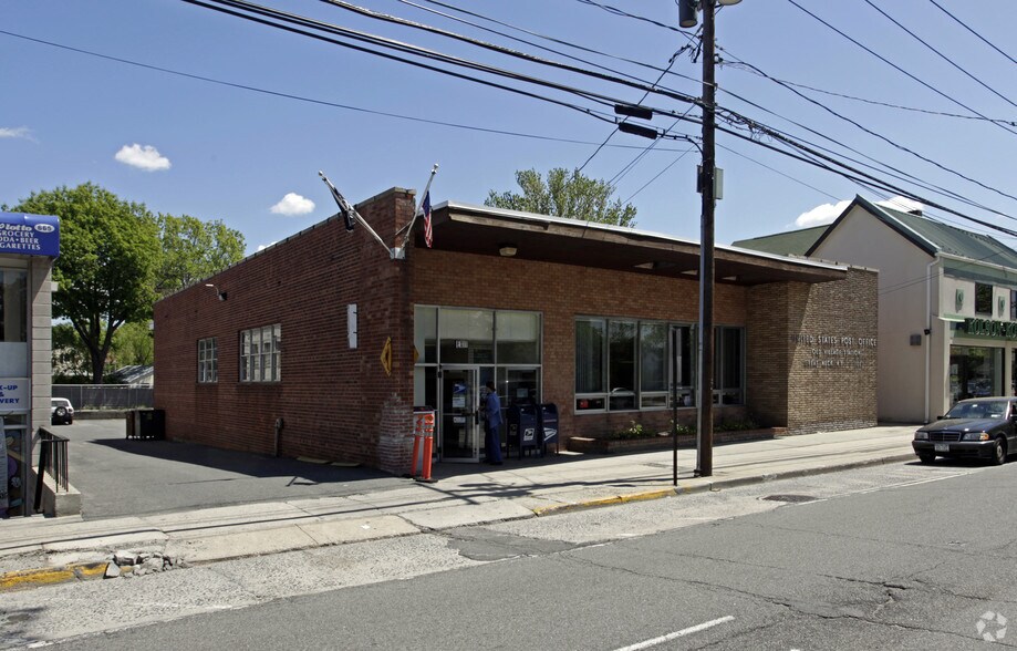 Primary Photo Of 661 Middle Neck Rd, Great Neck Post Office For Sale