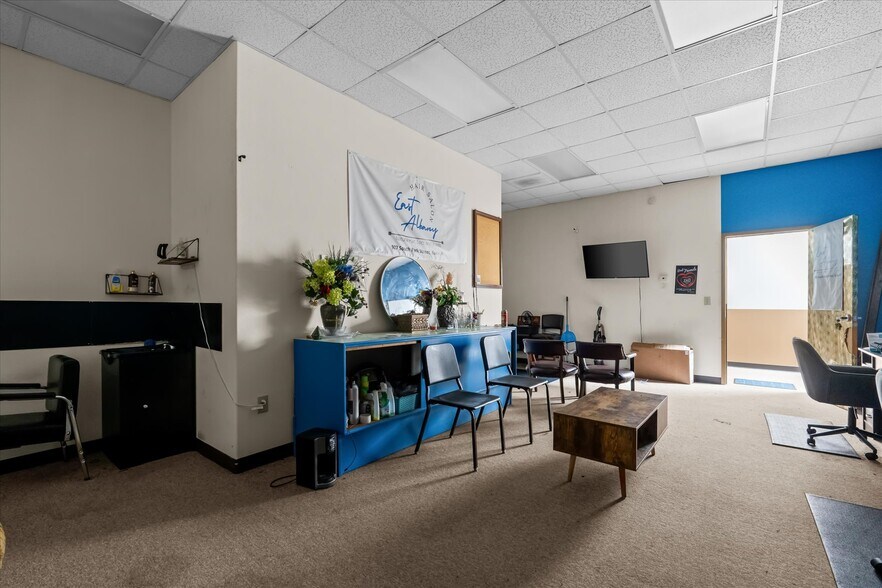 More Photos Of 907-909 S Park St, Carrollton Unknown For Lease