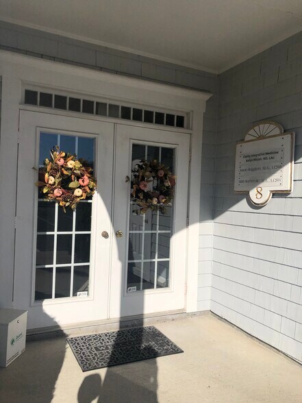 More Photos Of 755 Main St, Monroe Medical For Lease