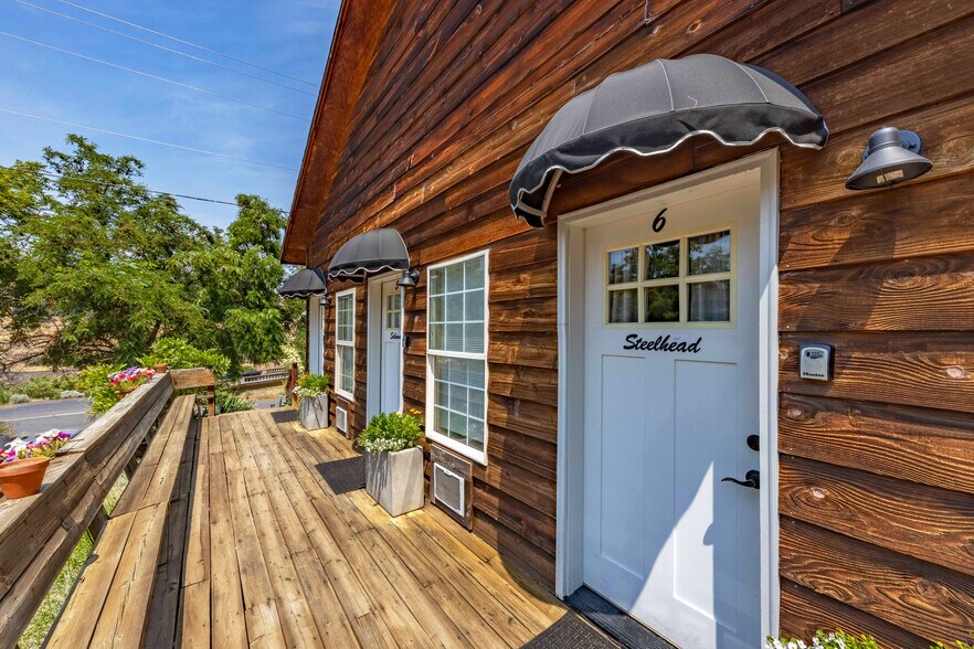 More Photos Of 210 Hartman Ave, Maupin Hotel For Sale