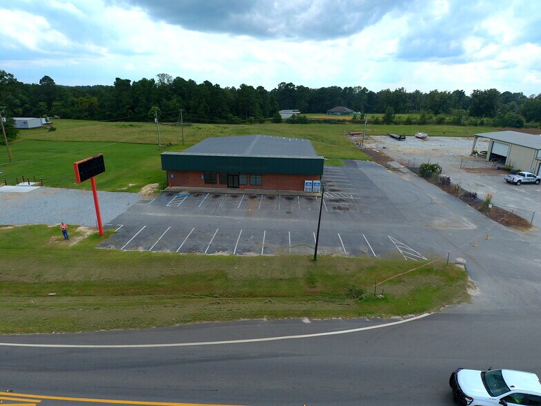 More Photos Of 1214 US Highway 82, Georgetown Freestanding For Lease