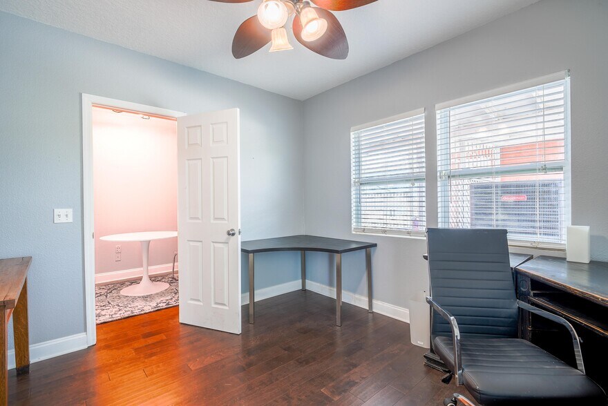 More Photos Of 2529 Central Ave, Saint Petersburg Coworking Space