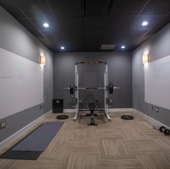 More Photos Of 714 Main St, Grandview Office For Lease