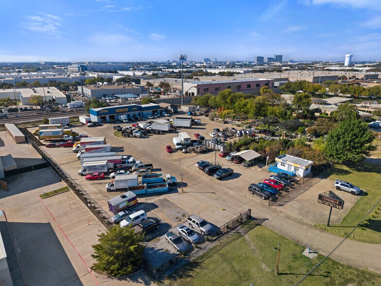 More Photos Of 3104 S Rigsbee Dr, Plano Industrial For Sale