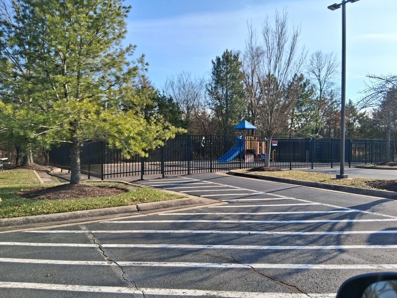 More Photos Of 4090 Lafayette Center Dr, Chantilly Office For Lease