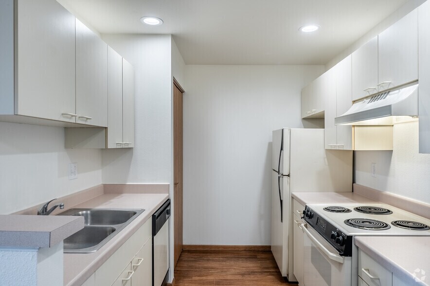 More Photos Of 1035 Pleasant St, Beloit Apartments For Lease