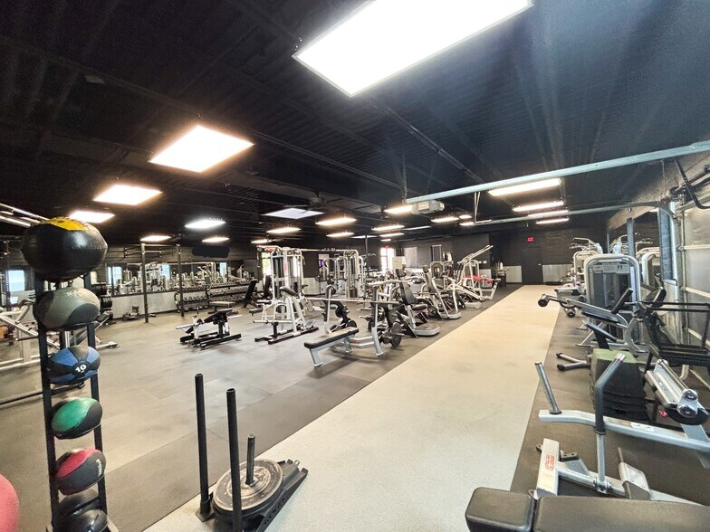 More Photos Of 2053 S Waverly Ave, Springfield Office For Sale