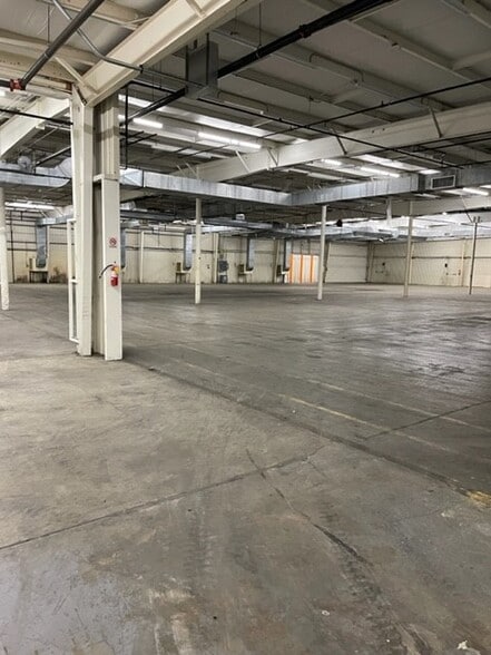 More Photos Of 606 Pine Tree Rd, Oxford Warehouse For Lease