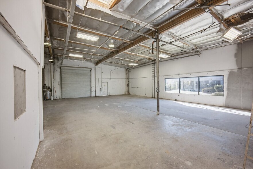 More Photos Of 543 Birch St, Lake Elsinore Warehouse For Sale