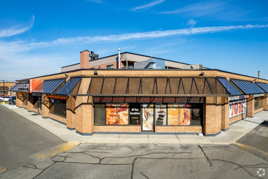 More Photos Of 3300 Steeles Ave W, Vaughan Light Distribution For Lease