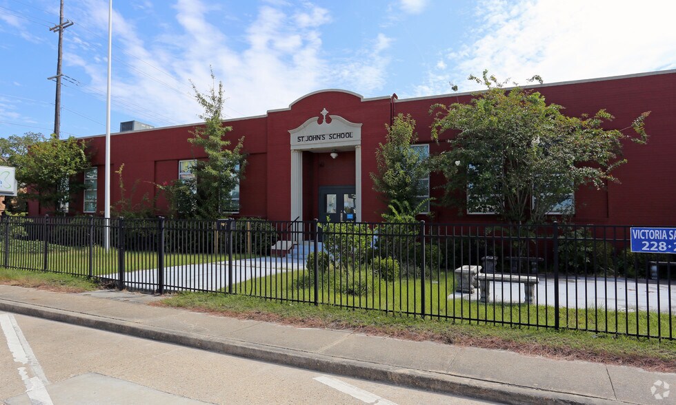 Primary Photo Of 2415 17th St, Gulfport Specialty For Sale