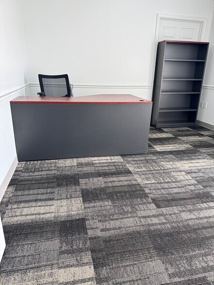 More Photos Of 1400 Shepard Dr, Sterling Office For Lease