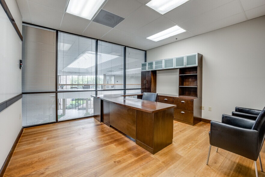 More Photos Of 10707 Corporate Dr, Stafford Coworking Space