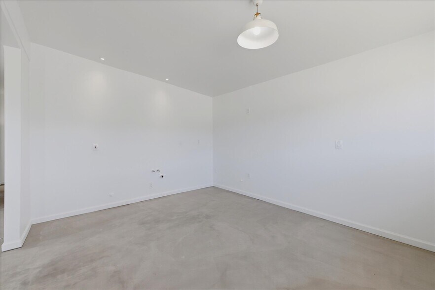 More Photos Of 61714 Commercial St, Joshua Tree General Retail For Sale