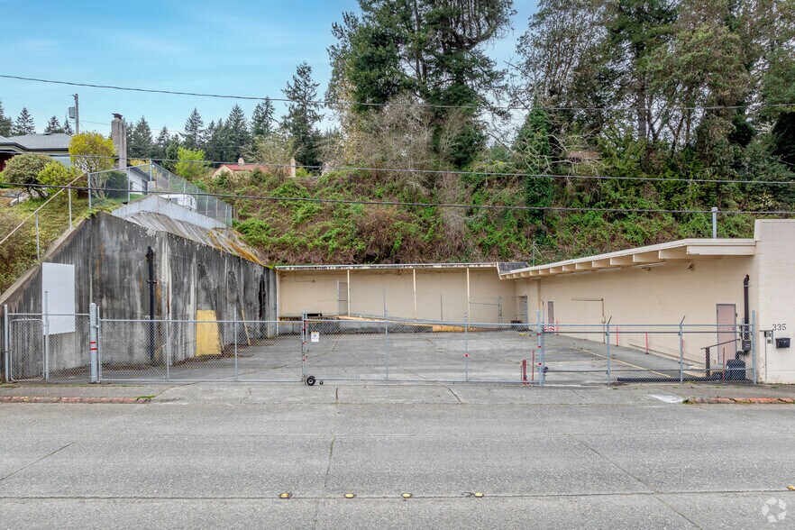 Primary Photo Of 335 N Wycoff Ave, Bremerton Distribution For Lease