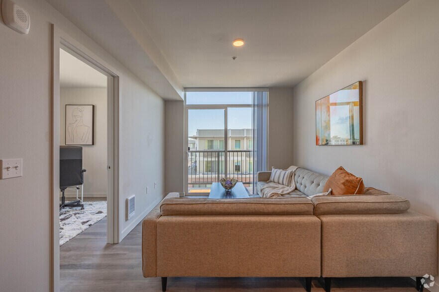 More Photos Of 513 1st Ave N, Seattle Apartments For Lease