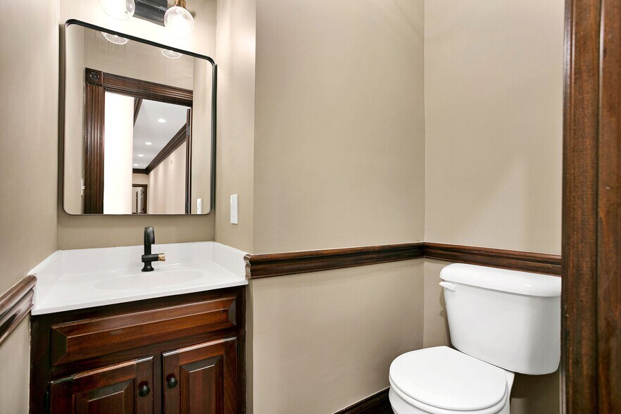 More Photos Of 103 W Main St, Lebanon Office Residential For Lease