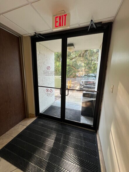 More Photos Of 6101 Webb Rd, Tampa Medical For Lease