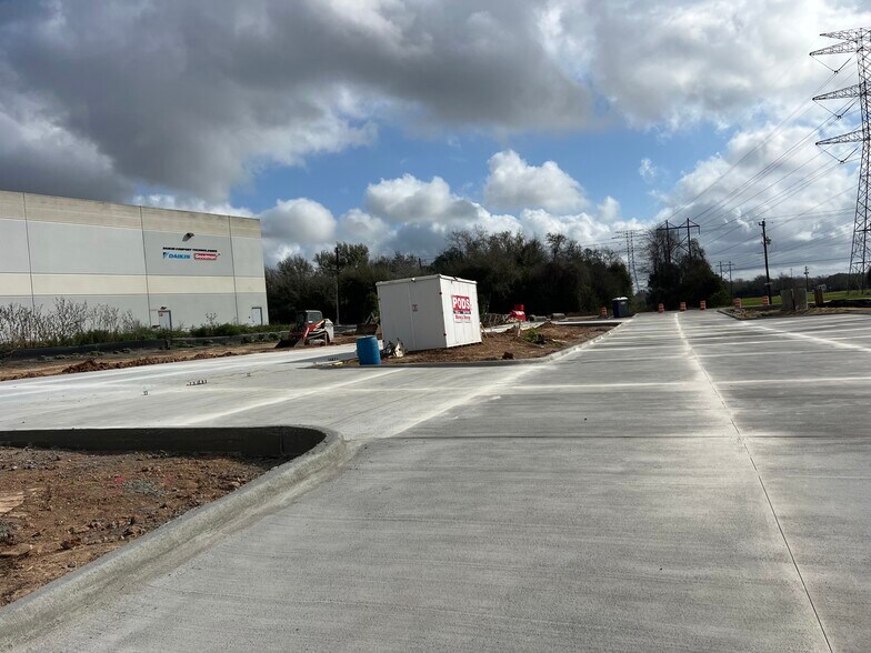 More Photos Of 8510 S Sam Houston Pky W, Houston Industrial For Sale