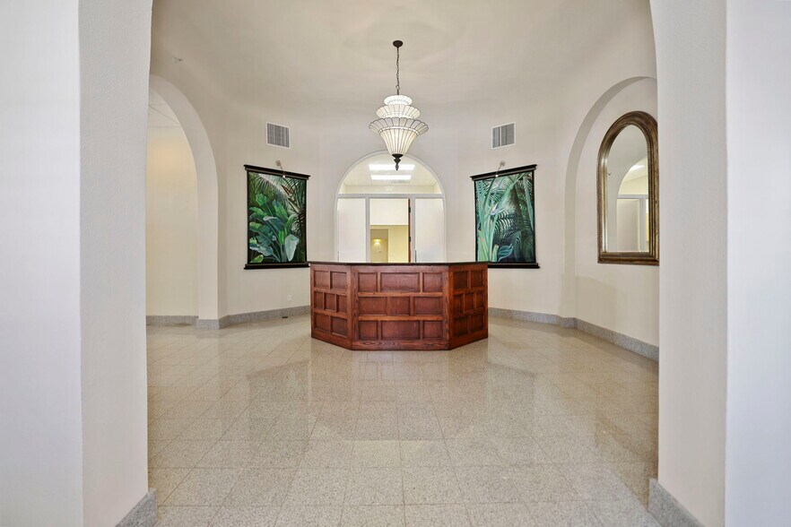 More Photos Of 155 8th St N, Saint Petersburg Office Residential For Lease