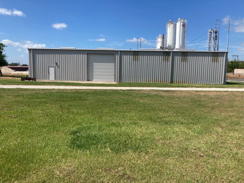 Primary Photo Of 7939 Intracoastal Park Rd, Sulphur Industrial For Lease