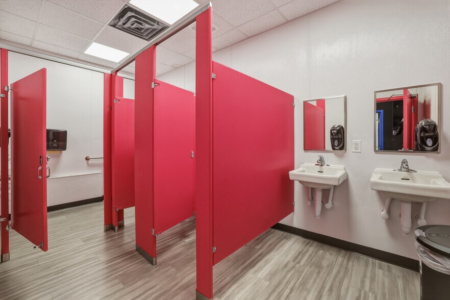 More Photos Of 1199 Silas Deane Hwy, Wethersfield General Retail For Lease