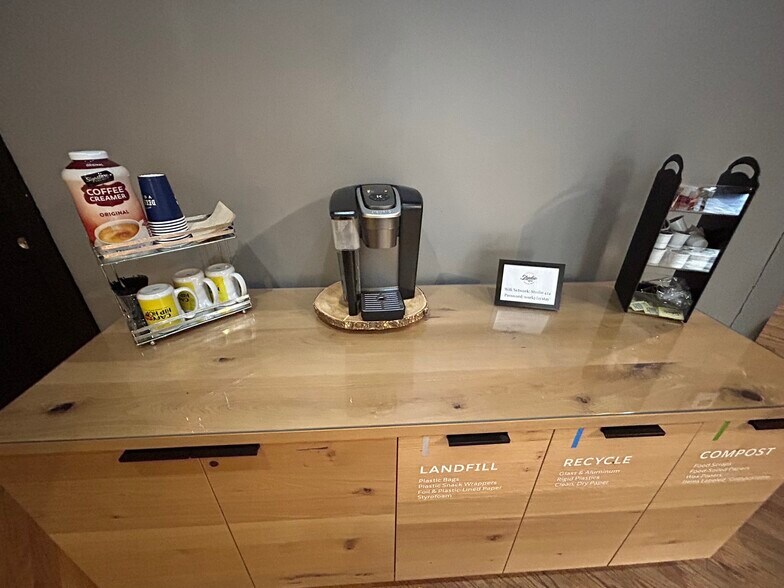 More Photos Of 1415 N Ashland Ave, Chicago Storefront Retail Residential For Lease