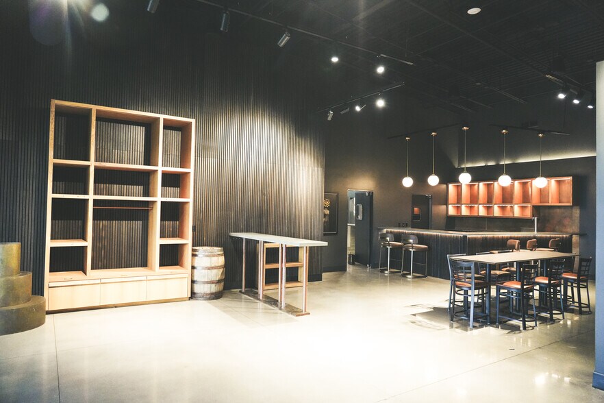 More Photos Of 2121 S Bellview Rd, Rogers Freestanding For Lease