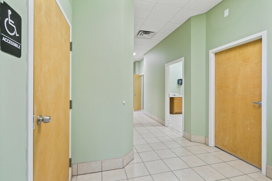 More Photos Of 2255 Dunn Ave, Jacksonville Medical For Lease