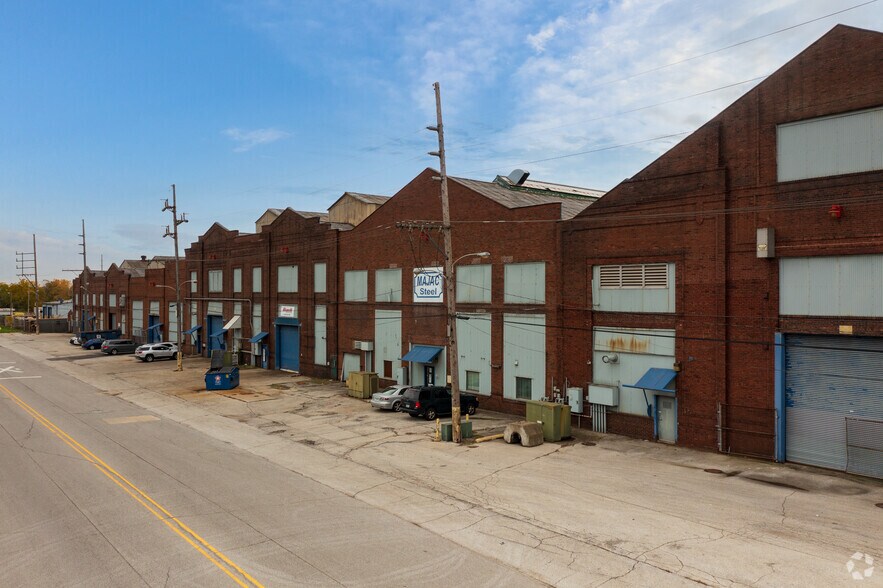 More Photos Of 425 W 151st St, East Chicago Manufacturing For Lease