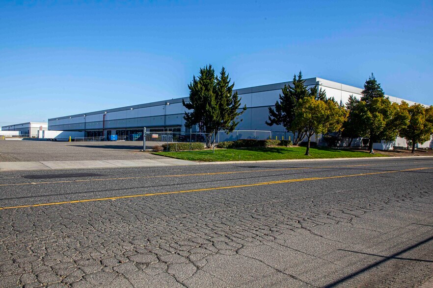 More Photos Of 3600 Leckron Rd, Modesto Warehouse For Lease