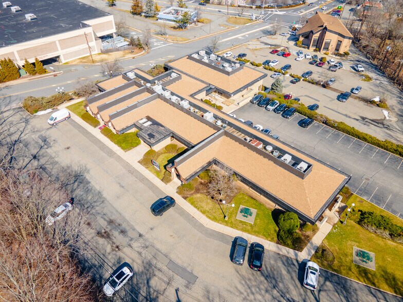 More Photos Of 9 Post Rd, Oakland Medical For Lease