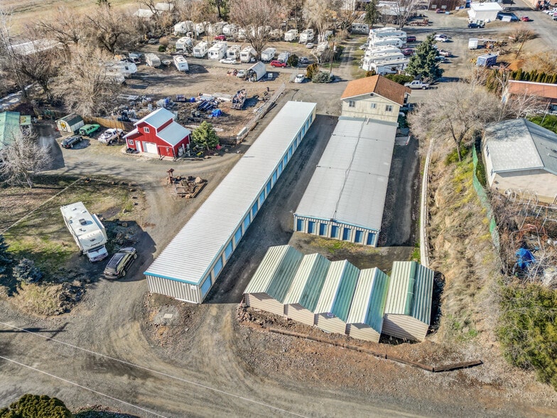 More Photos Of 50 NE Akin St, Dufur Self Storage For Sale