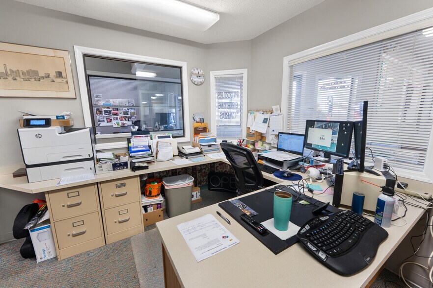 More Photos Of 421 US Highway 80 W, Garden City Freestanding For Lease