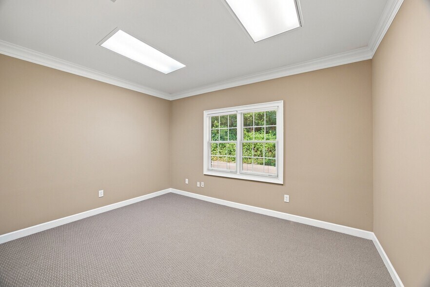 More Photos Of 802 Macy Dr, Roswell Office For Sale