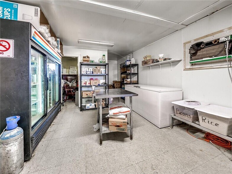 More Photos Of 1901 SW 27th St, El Reno Restaurant For Sale