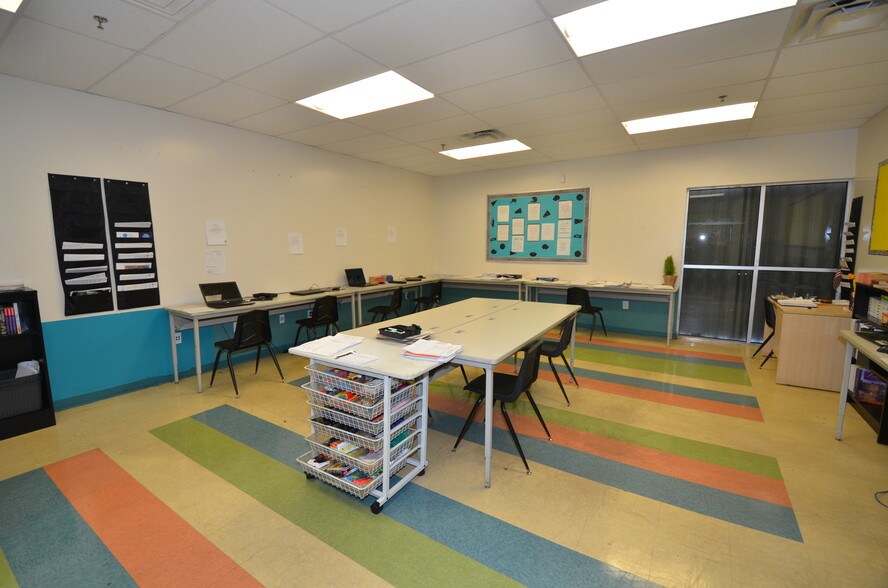 More Photos Of 4502-4670 S Orange Blossom Trl, Orlando Unknown For Lease