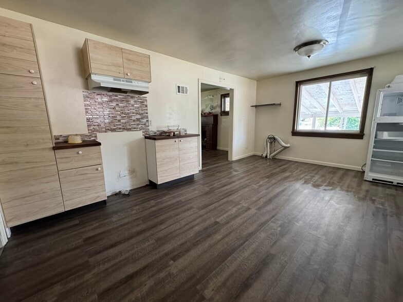 More Photos Of 2215 Clinton Hwy, Powell Office For Sale